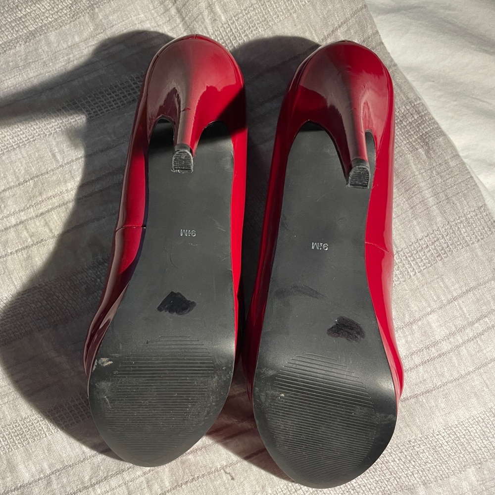 G by Guess Glossy Red Winna Heels - Picture 4 of 7